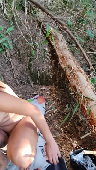 Brunette_sexy93: Miluji experimentovat a dnes jsem nadržený uprostřed džungle