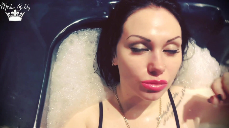 Goddess Misha Goldy: Sexy labbra rosa e capelli bagnati fetish