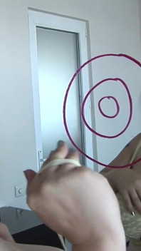 Roxanne, MILF à gros nichons, trait son miroir