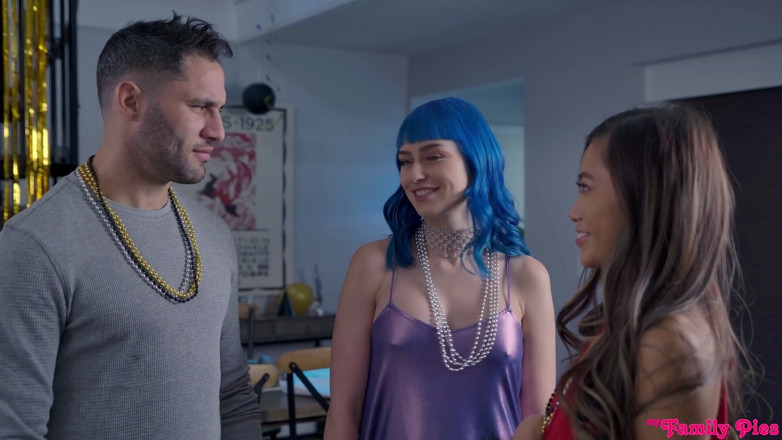 My family pies: Nochevieja con mi familia hermanastra - t17: e2
