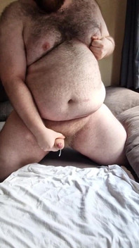Fette Behaarte Wichst Beim Porno Gucken