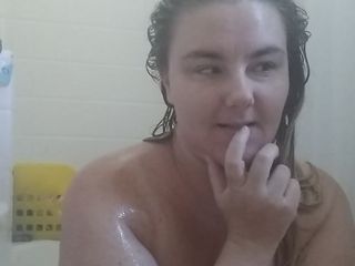 Ashley Ace pornstar: おはようございます！シャワーを浴びて...。おもちゃを持ってきて遊びました!