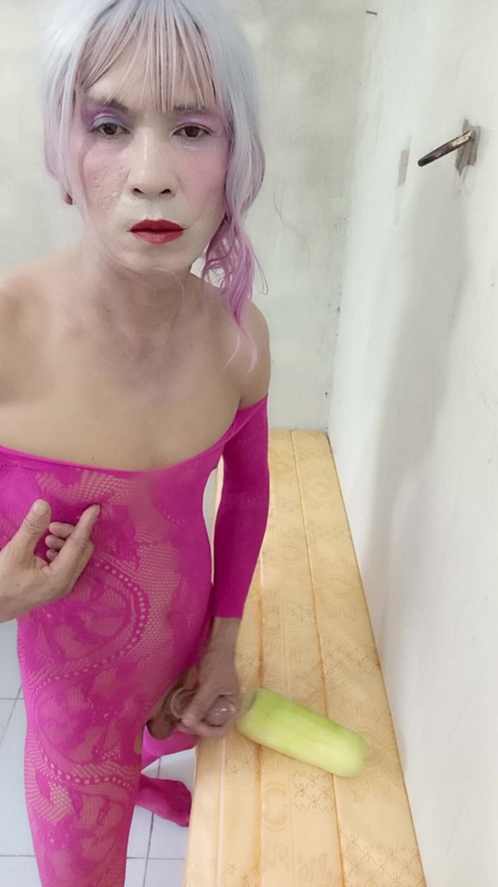 nguyen dang thien tri: Transgender Oanh Le nosí sexy oblečení porno Hraní s umělými...