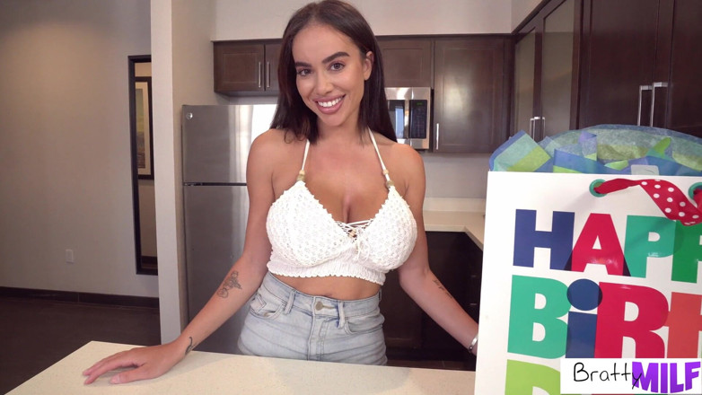 BrattyMilf: Stiefmutter gab mir geburtstagssex