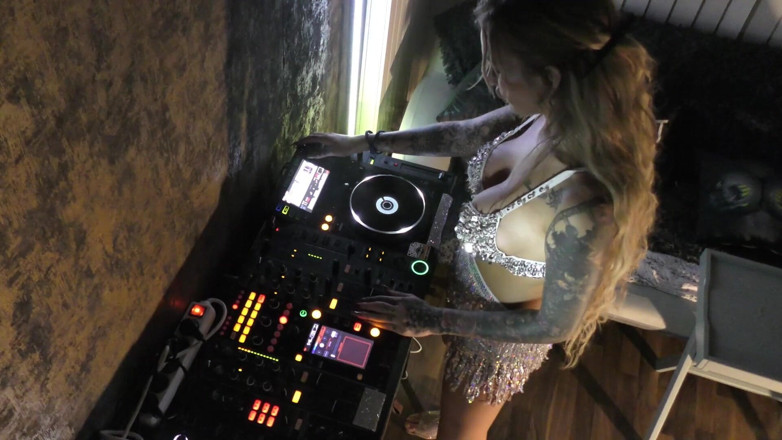 No panties TV: No panties big tits big ass DJane shows her pussy...