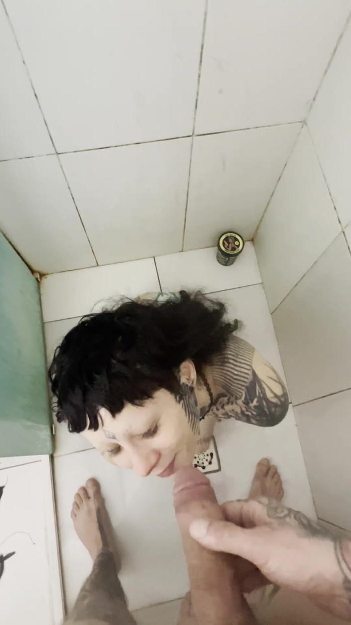 Lua Spectral: Puta tatuada nunca para na metade de cada gota, toda...