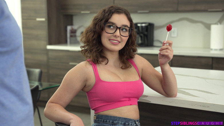 StepSiblings Caught: Agosto 2022 Sabor del mes Leana Lovings - T3:e1