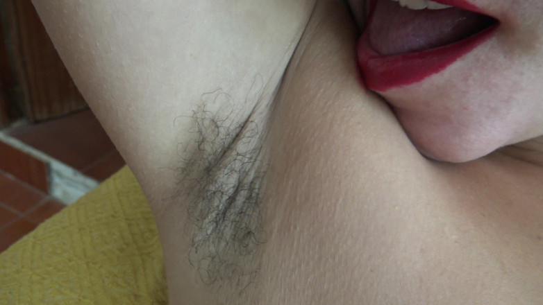 Stepmom Susan: A Hairy Cougar Wants You to Discover Her Mature Body