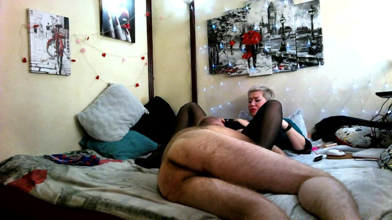 AimeeParadise: Русской милфе скручили соски и трахнули во все ее дырки!
