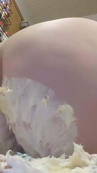 Torta di compleanno culo grosso sbavatura