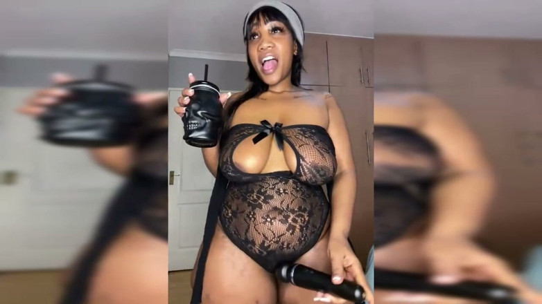 Legendary Booty Overdose: Awek montel bermain &amp; striptis