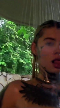 Gestapelde babe Blondie Cat's wil nu wat vingeractie!