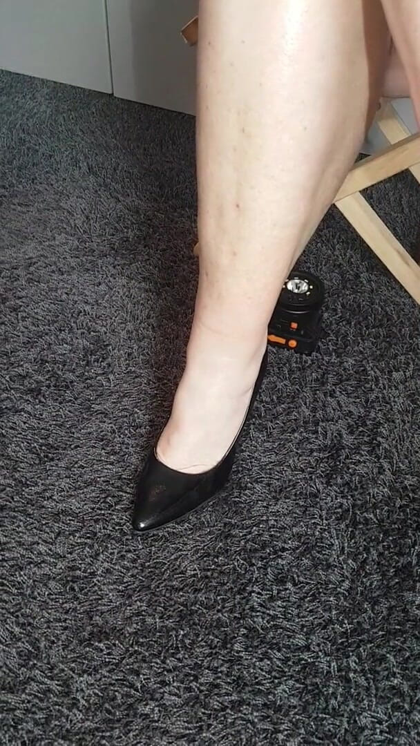 MisS Angel: Talons noirs brillants.