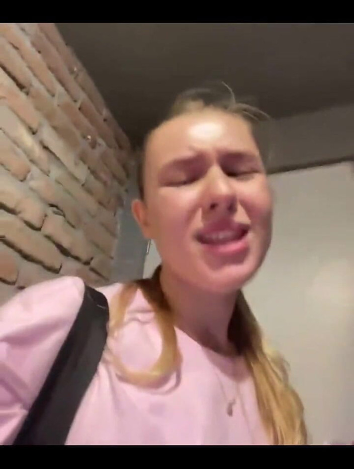 JuiceLussie: Сексуальная тренировка и сквирт в спортзале