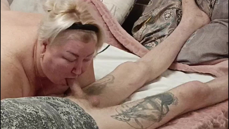 Zona901: Pancutan mani keras pada ibu tiri jauh di dalam tekak