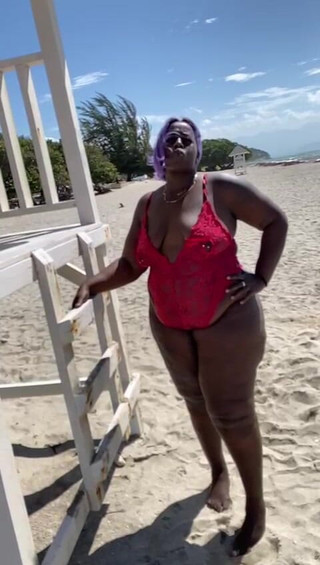Biggbodybenzz: A Day at the Beach With Biggbodyenzz