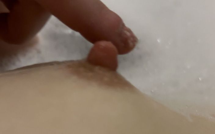 Inga lillypop girl: Teen Girl Play with Nipples in Bubble Bathtub