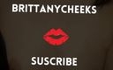 Brittany Cheeks: Brittany neredeyse büyükannesi tarafından bir adet için fışkırtırken yakalanıyor
