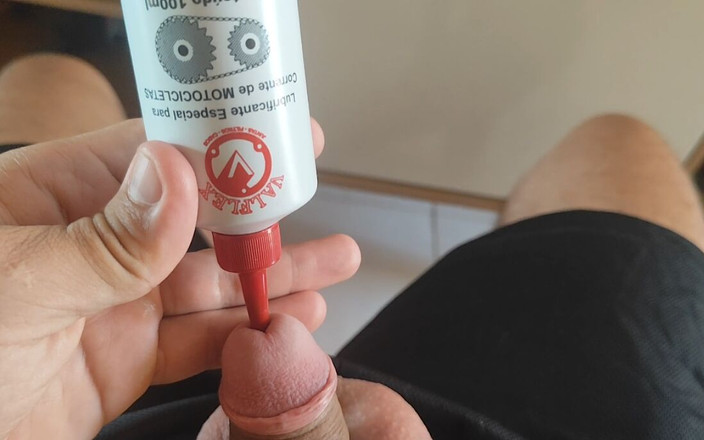 Straight Daddy Club: Krásná penetrace motocyklového oleje do žaludu