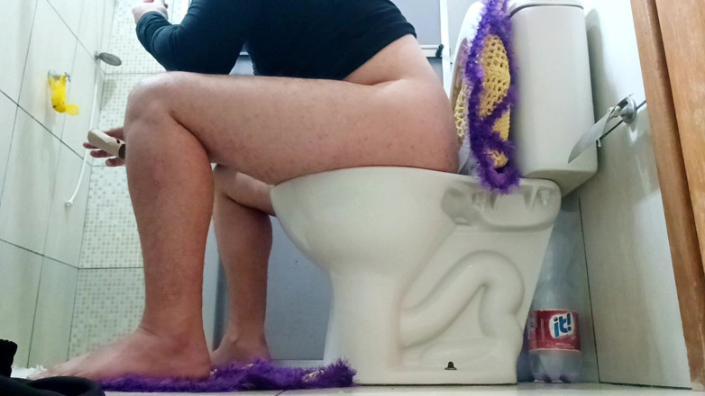 amateurbrazilian: Lihatlah ketebalan kaki hottie gay ini