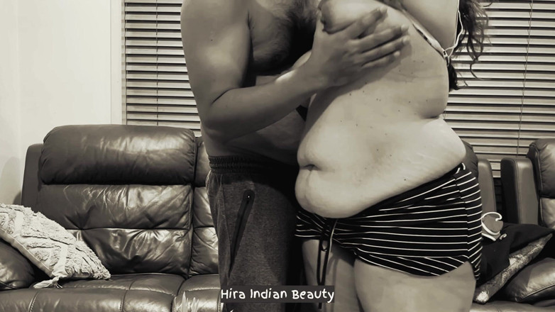 Hot 365 Entertainments: Bhabhi Desi - Belle-fille Tabou: Une MILF Indienne Se Caresse Ses...