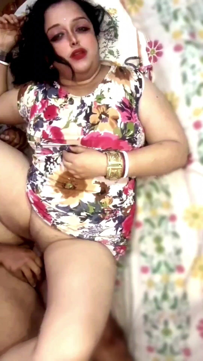 Aou36: Bhabhi desi India & Devar pancutan mani dalam mulut dan menjilat...