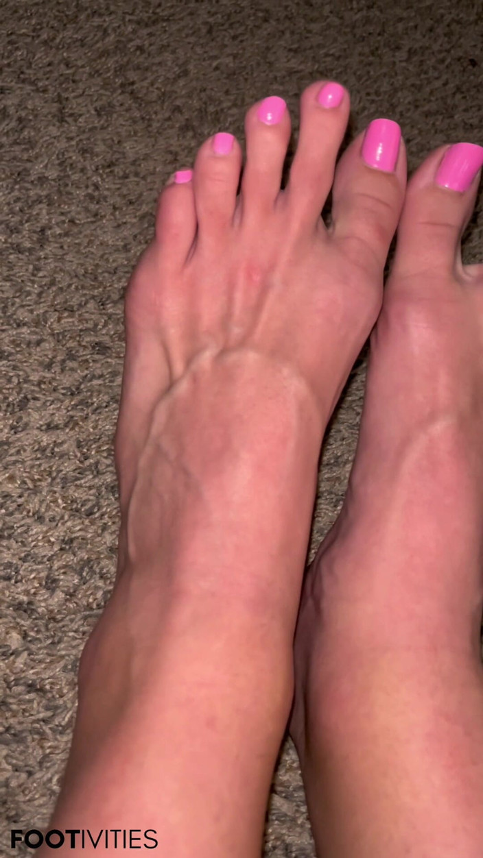 footivities: Veiny Feet After Shower - Silent Tease by Ivys Feet Footivities