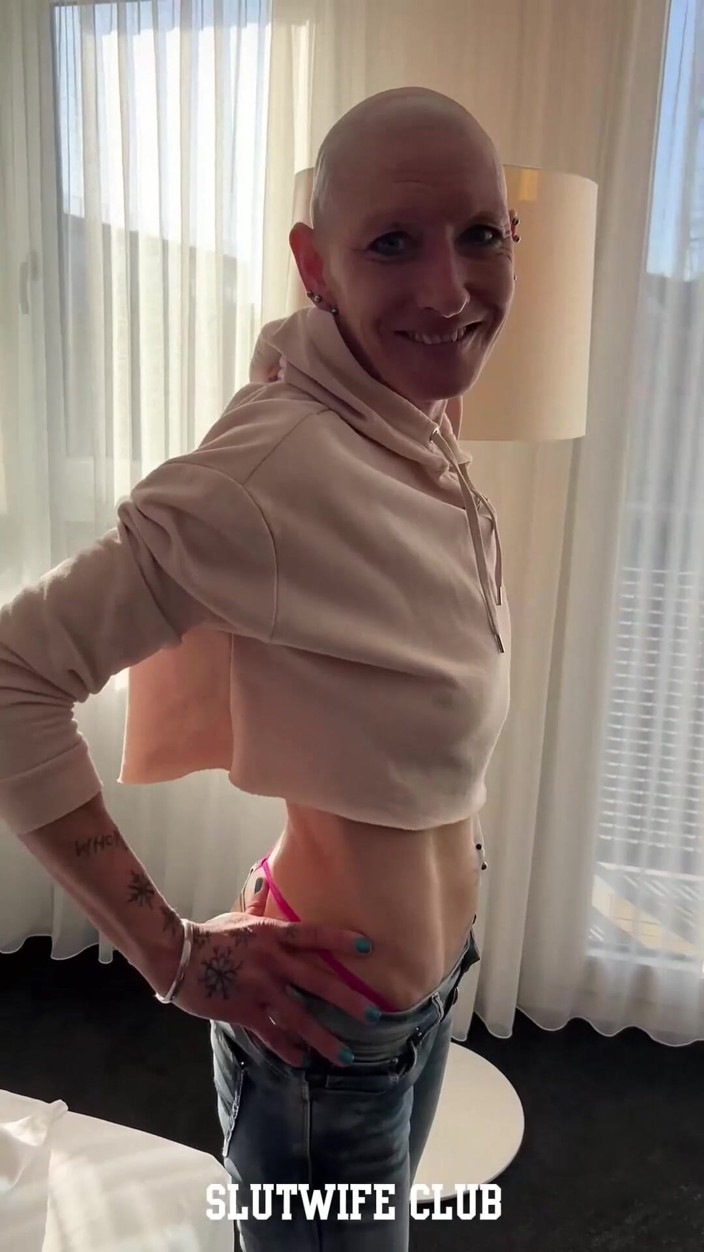Slutwife Club: Interview d’essai de bikini de Vilja - destruction de la gorge...