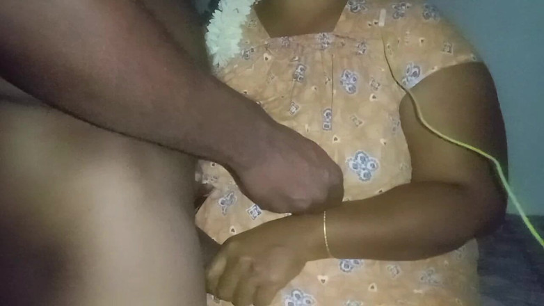 Santhi89: Ama de casa super caliente tamil duro