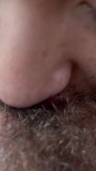 Vedere la persoana 1 cu micul meu clitoris păros