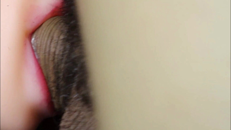 SEXY_GUYBEST: Bir penisi ıslak ağza sokmanın çok yakın çekim