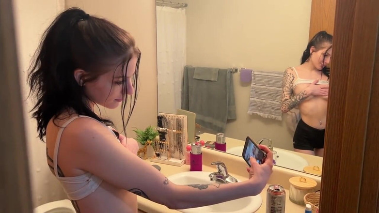 Jay Bond: Jade的紧致阴户让室友的男友出轨