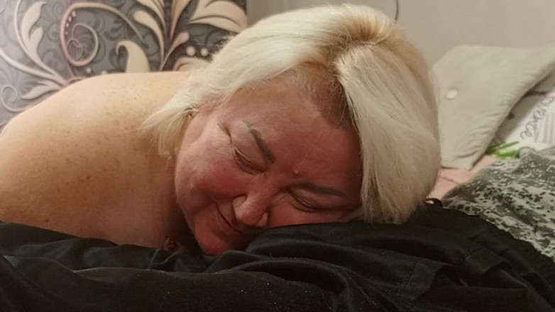 Zona901: Madrastra hace una mamada de alta calidad y me corro...