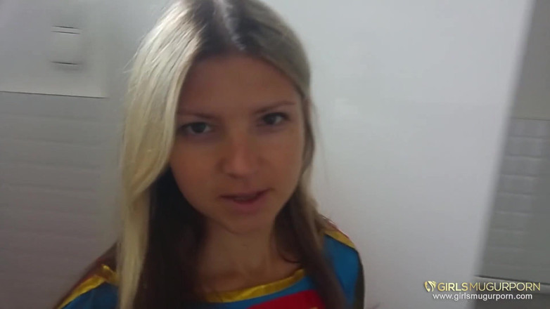 Mugur's World: 무구르를 구해야 하는 작은 젖탱이의 슈퍼여동생 Gina Gerson