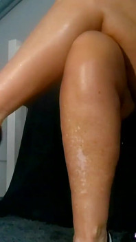 Guardando una GILF con le gambe lunghe