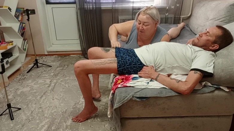 Zona901: Sousedka kouří, aby si užila horké tlusté sperma