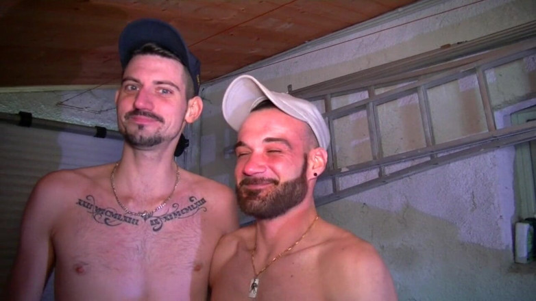 STRAIGHT BOY CURIOUS: Zwei heterosexuelle freundinnen haben spaß