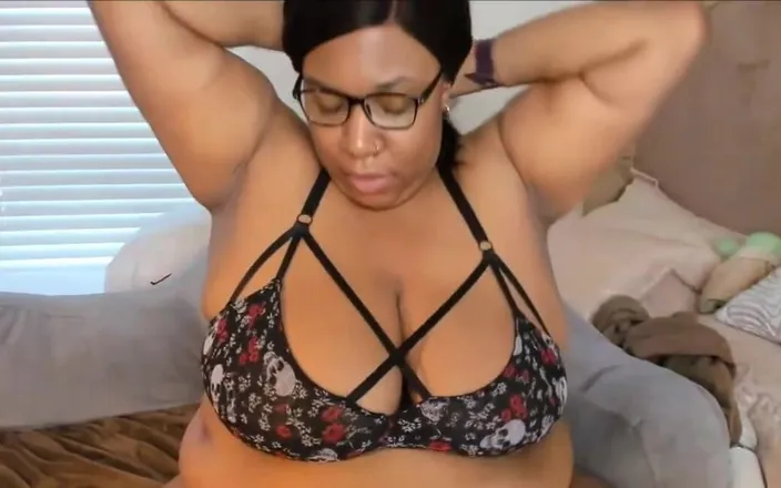 Josie4yourpleasure: Lots of spanks, a very red ass, hitachi, dildo sucking,...