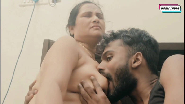 Porn India Studio: Гарячу покоївку жорстко трахають