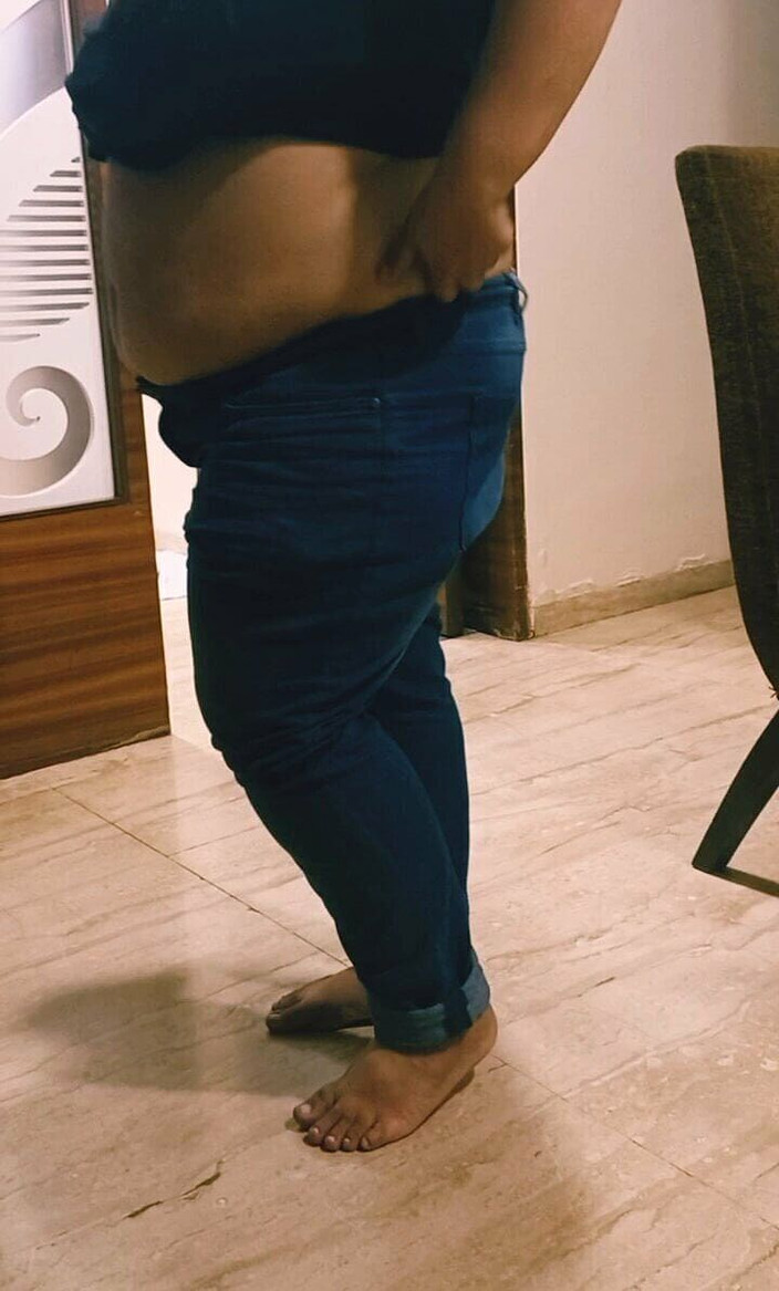 SameerPhunk: Indisk BBW flickvän strippar innan du går på bad