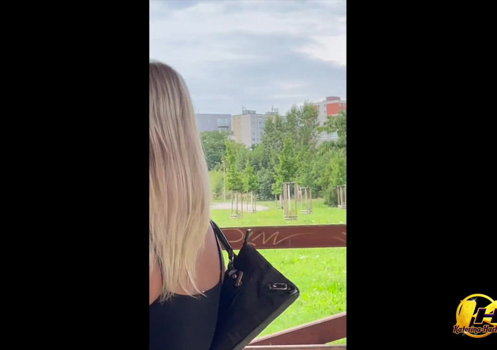 Katerina Hartlova: Masturbează-te în centrul Orașului Praga