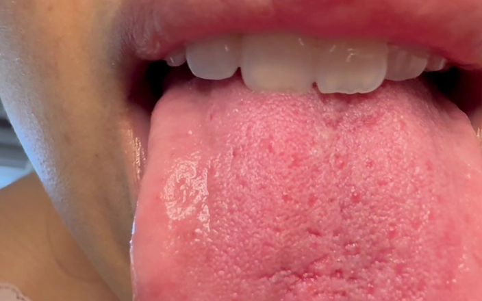 Asmr_mouth: Ven encima de mí y huele mi aliento