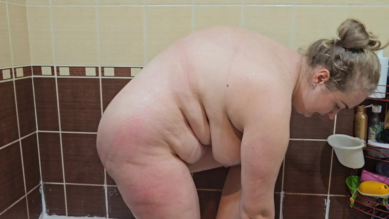 HNC Productions: 큰 젖탱이의 뚱뚱한 마누라를 빨아주는 발정난 남편