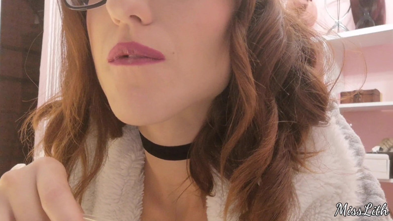 Miss Lith Domina: 내 침을 삼키라는 명령