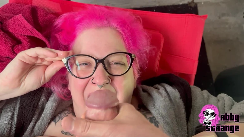 Abby Strange: Máscara facial de esperma no dia do bem-estar