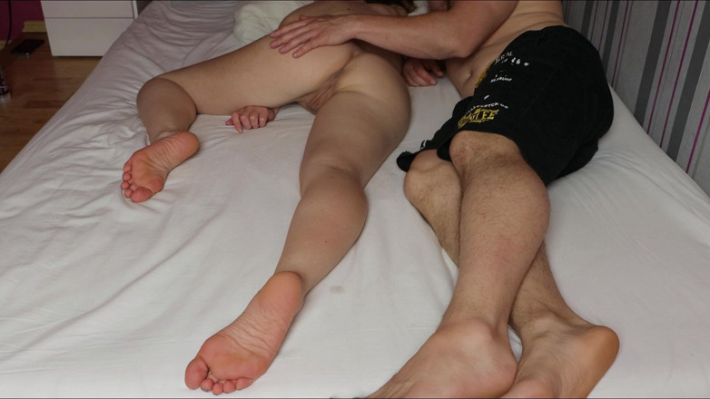 AnnaHomeMix: J’ai baisé la copine d’un ami pendant qu’elle était seule au...