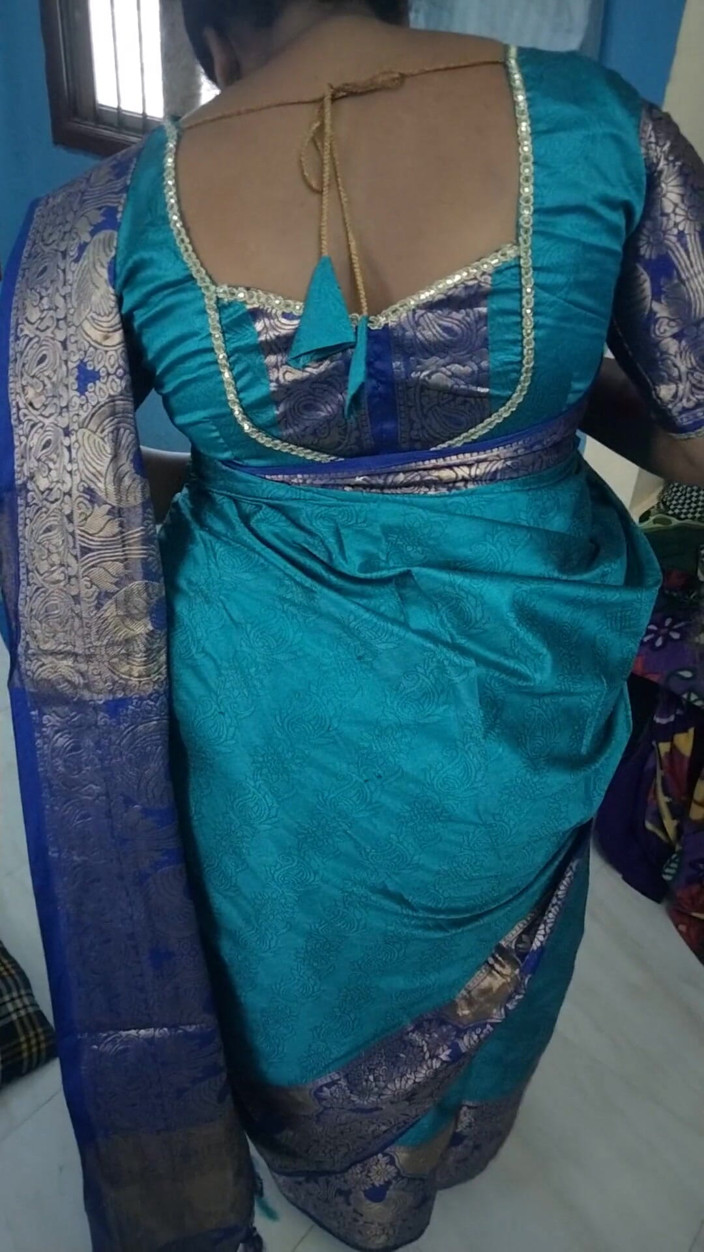Tamil lesbian: hot saari pahni huee