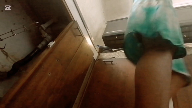 Tina Baby: 젊은 자지를 받을 자격이 있는 흡연 아줌마