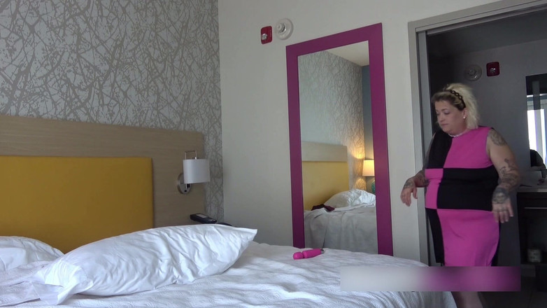 Gentleman Porno: Sally nu se poate opri din orgasm