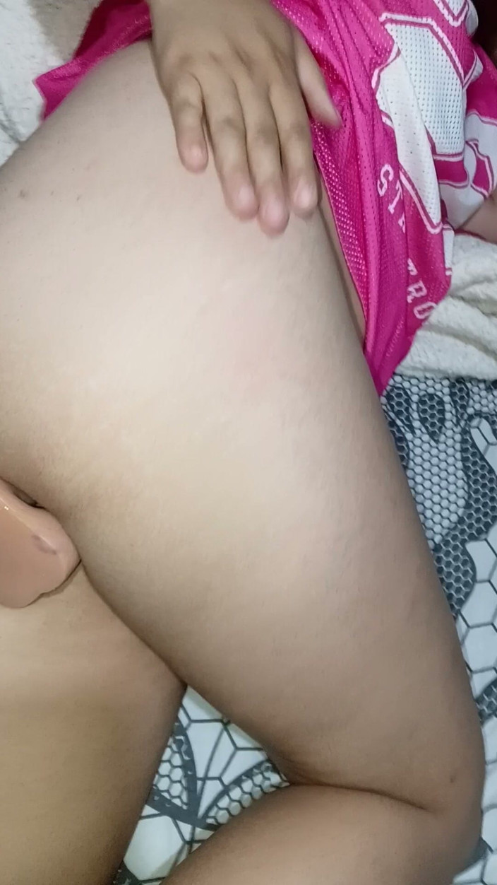 Lelynhaegilberto: Kitty Punching in the Pussy
